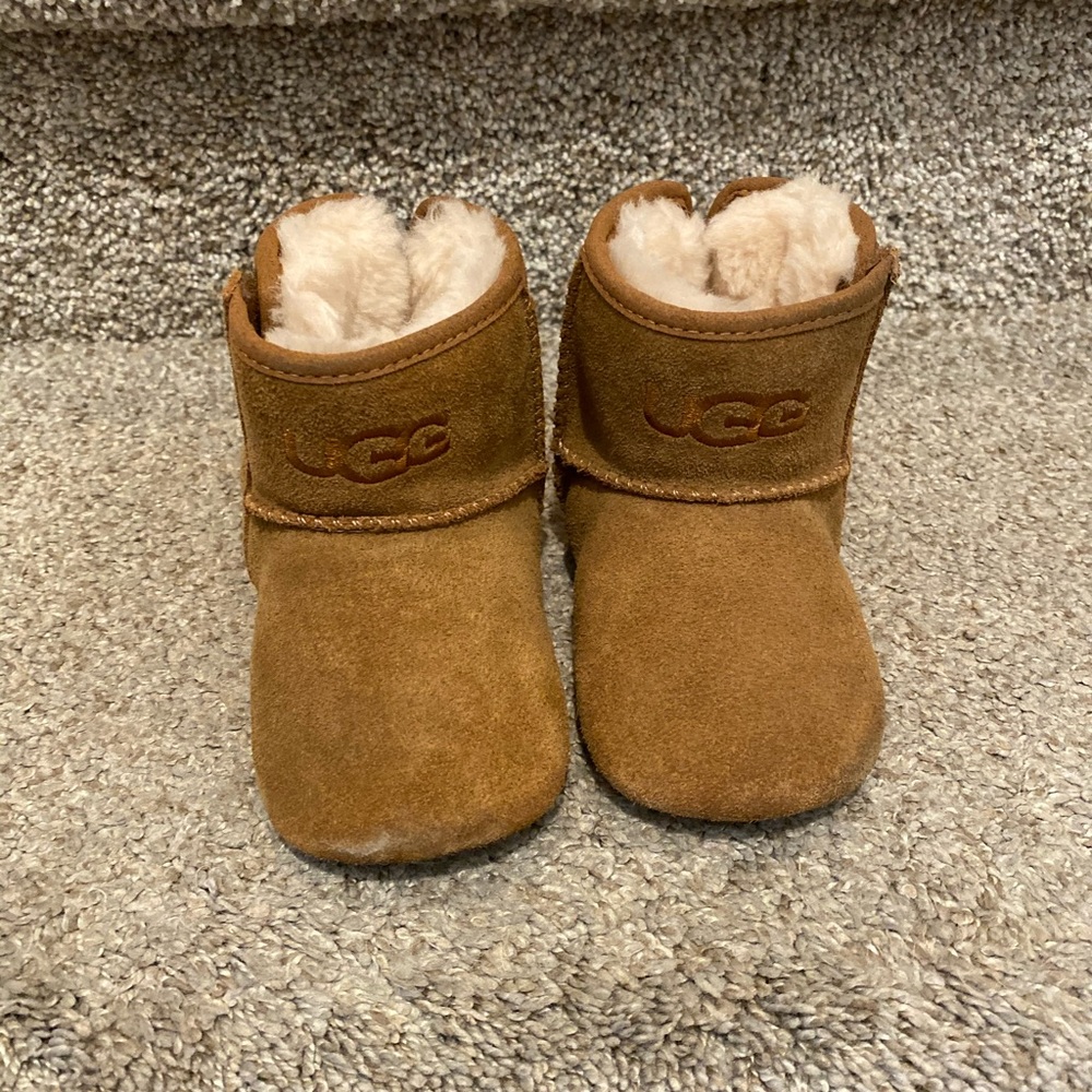 Ugg Boots Size 4/5 Authentic and like new!